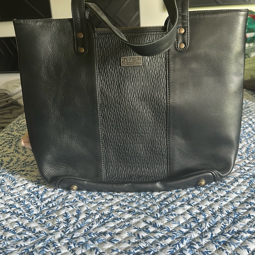 Sleek Black Laptop Bag with Ample Space